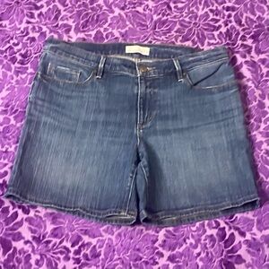 Ann Taylor Loft denim shorts classic five pocket style. Size 8